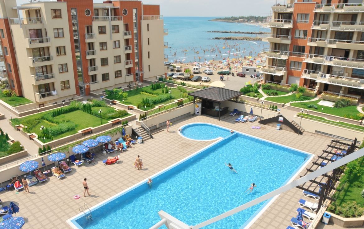 Polski Mieszkanie trzypokojowe na pierwszej linii z frontalnym widokiem na morze w Pomorie. Z miejscem parkingowym w garażu podziemnym!