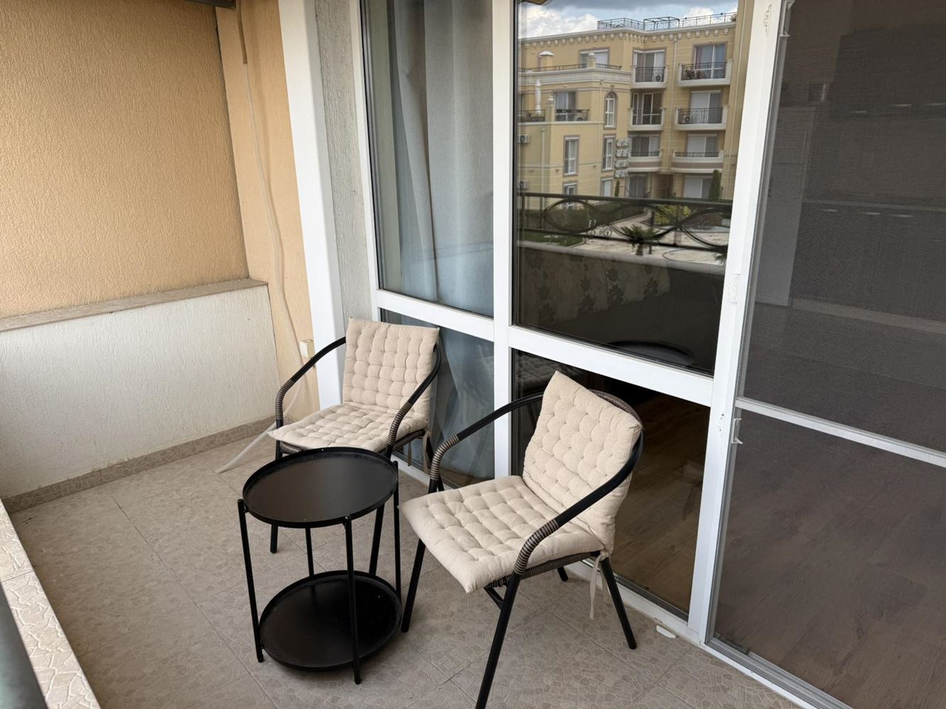 Stylowe mieszkanie z jedną sypialnią w nowoczesnym kompleksie w Rawdzie – doskonała inwestycja blisko morza