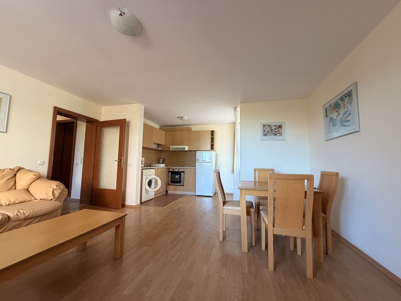Apartament w absolutnie pierwszej linii w Świętym Własie! Przestronny apartament z jedną sypialnią z pięknym widokiem na morze