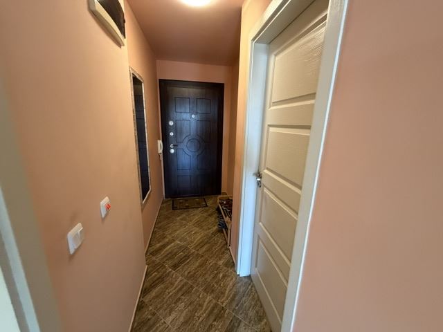 Przestronny apartament z jedną sypialnią i widokiem na morze w samym sercu Sarafowa z możliwością przebudowy na apartament z dwiema sypialniami