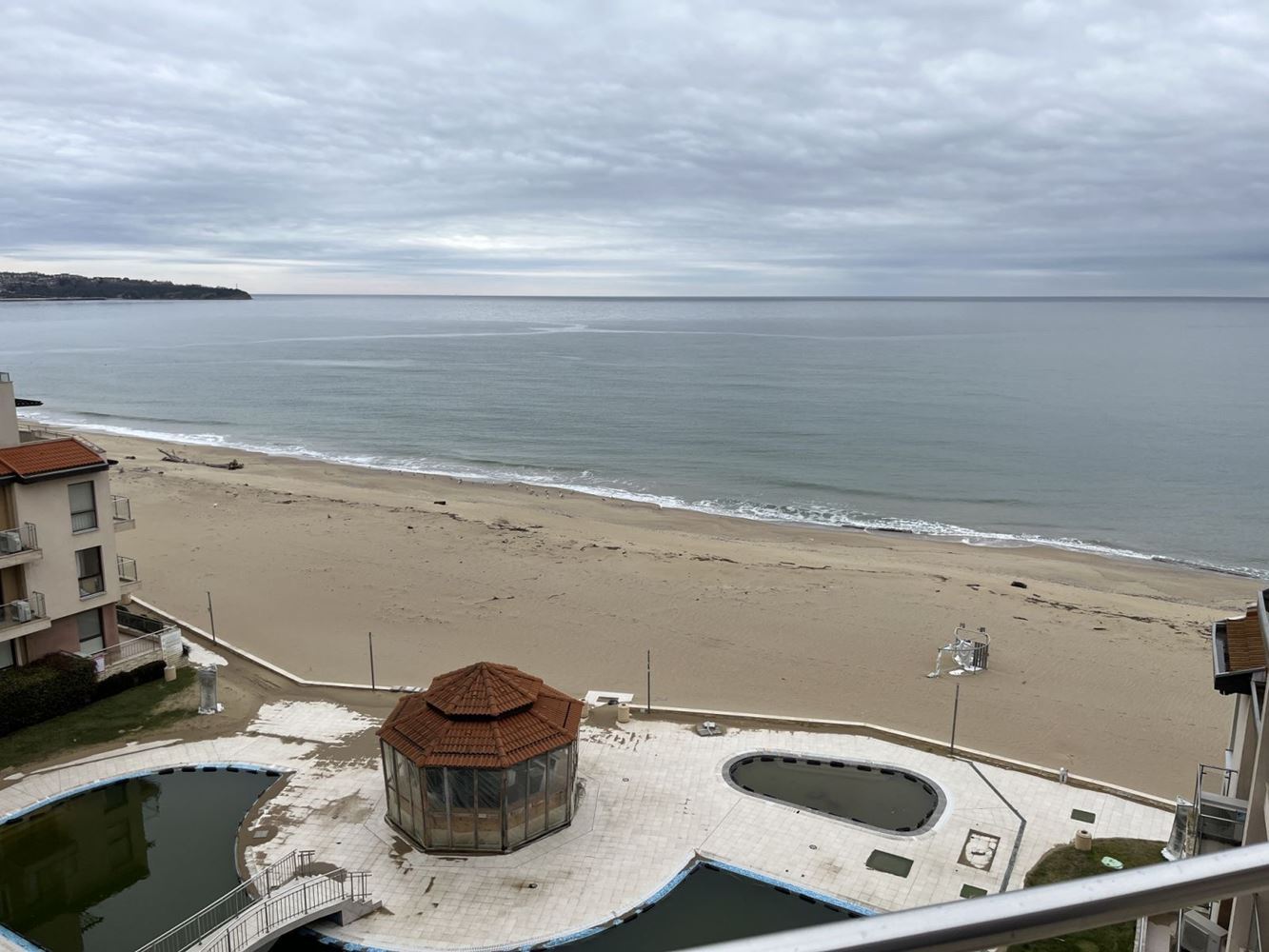 Obzor – umeblowane mieszkanie z jedną sypialnią na pierwszej linii z panoramicznym widokiem na morze