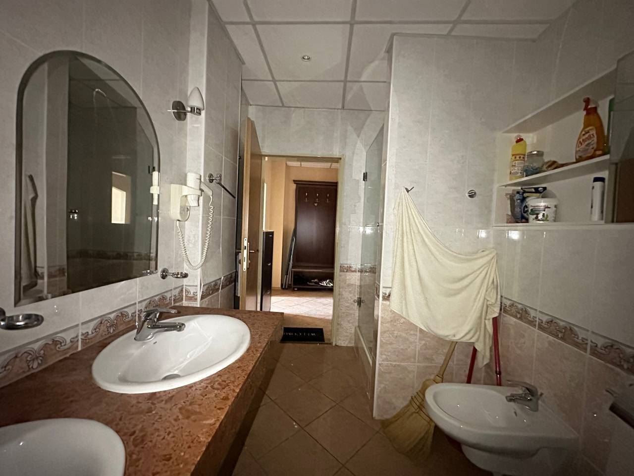 Przestronny apartament z widokiem na morze w pierwszej linii brzegowej w Pomorie – nieruchomość wakacyjna z atmosferą luksusowego kurortu