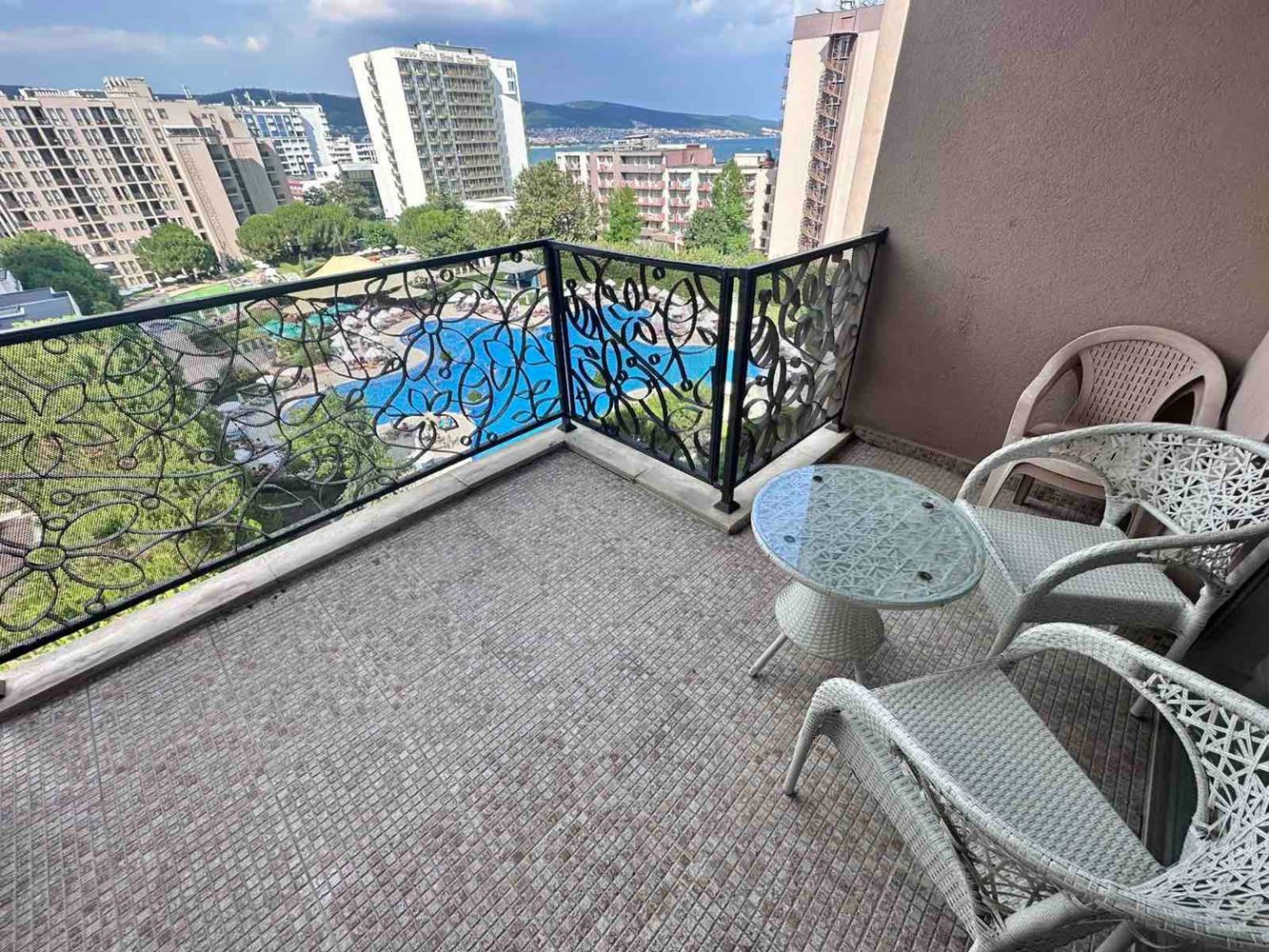 Luksusowy apartament z jedną sypialnią z panoramicznym widokiem na morze w prestiżowym kompleksie w Słonecznym Brzegu