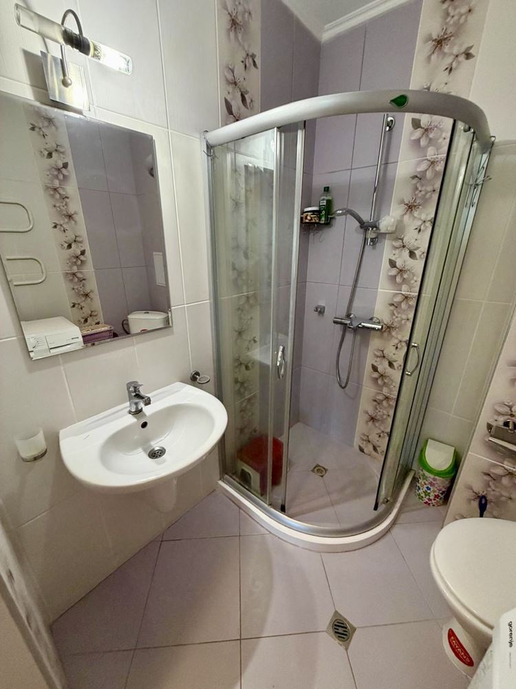 Sarafovo – przestronny apartament z jedną sypialnią, Aktem 16, minimalną opłatą za utrzymanie i pełnym umeblowaniem