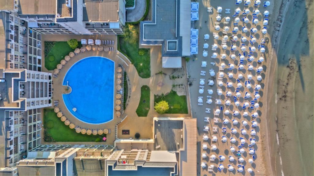 Piękne studio w pierwszej linii brzegowej w Pomorie z widokiem na morze – przytulność, komfort i prestiżowa lokalizacja