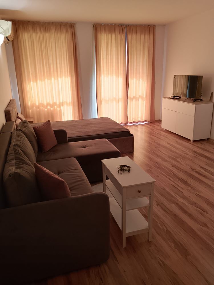 Przestronne studio z widokiem na basen w Aheloy – komfort i udogodnienia w zamkniętym kompleksie