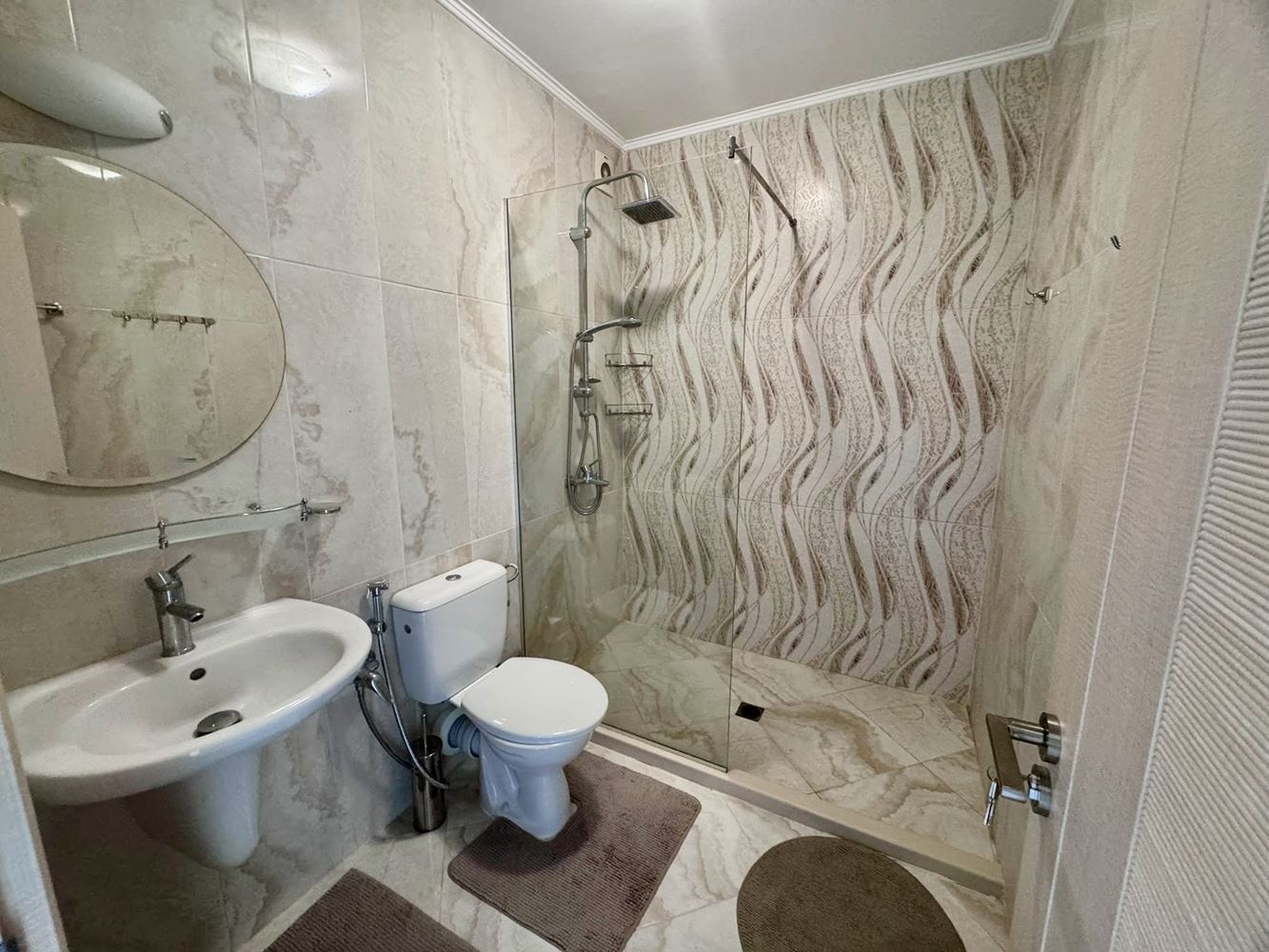 Przestronny trzypokojowy apartament z panoramicznym widokiem na morze w prestiżowym kompleksie w Nesebyrze – komfort, przestrzeń i imponujące widoki