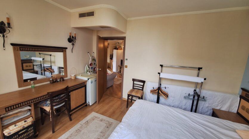 Dwupokojowe mieszkanie w pierwszej linii w Elenite z widokiem na morze i wysokim potencjałem inwestycyjnym