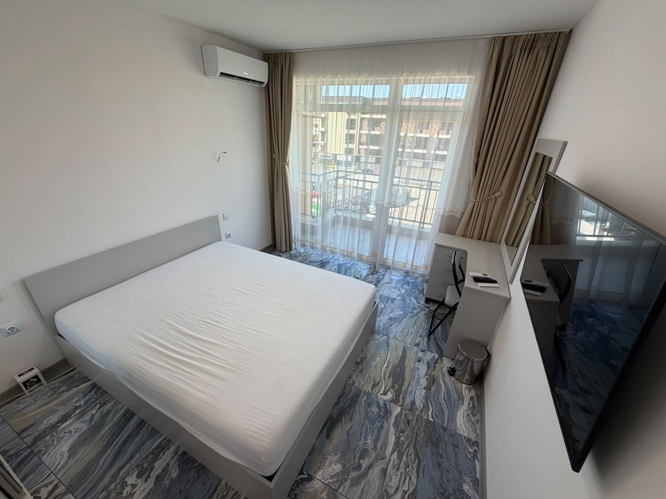 Przestronny apartament z dwiema sypialniami i widokiem na basen w Słonecznym Brzegu – doskonały wybór dla rodziny i inwestycji
