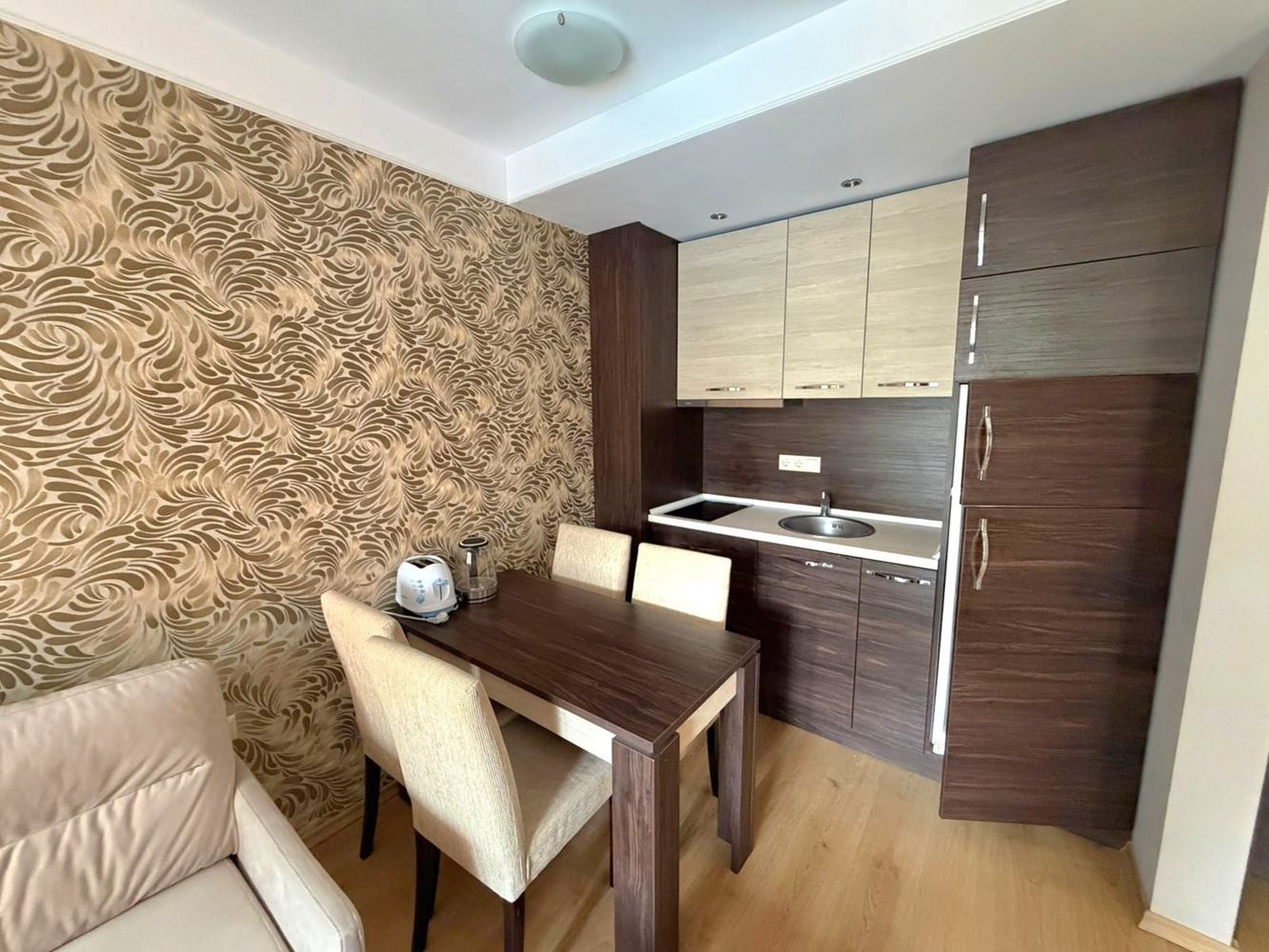 Dwupokojowy apartament z widokiem na basen w całorocznym kompleksie w sercu Słonecznego Brzegu