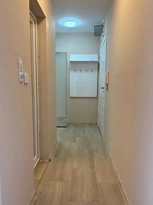 Apartament w pierwszej linii brzegowej w Elenite – generalny remont, prąd do użytku mieszkalnego i bezpośredni dostęp do plaży