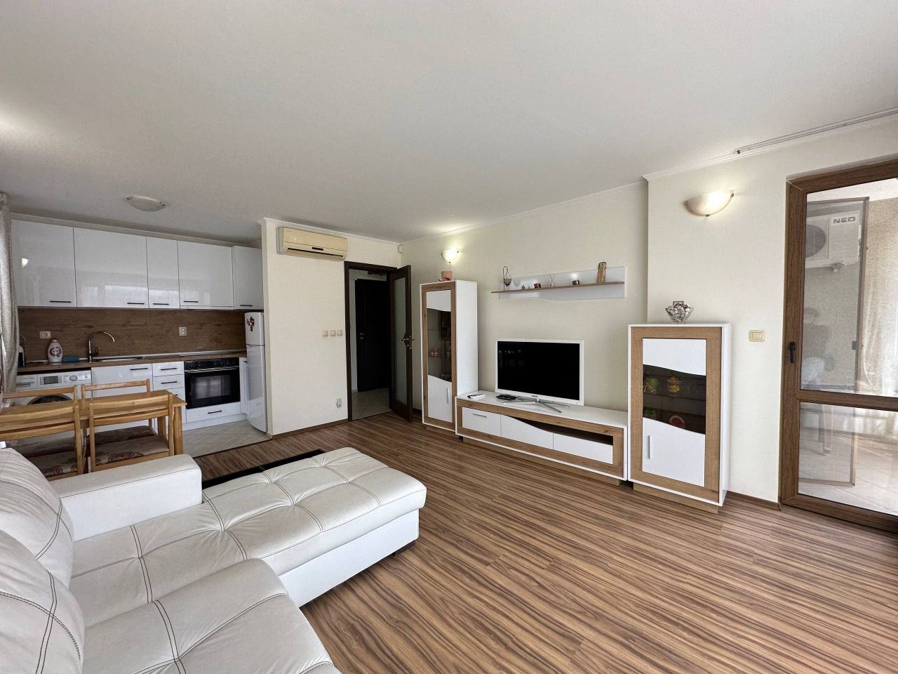 Dwupokojowe mieszkanie w Słonecznym Brzegu – w pełni umeblowana nieruchomość z doskonałą lokalizacją i całoroczną infrastrukturą