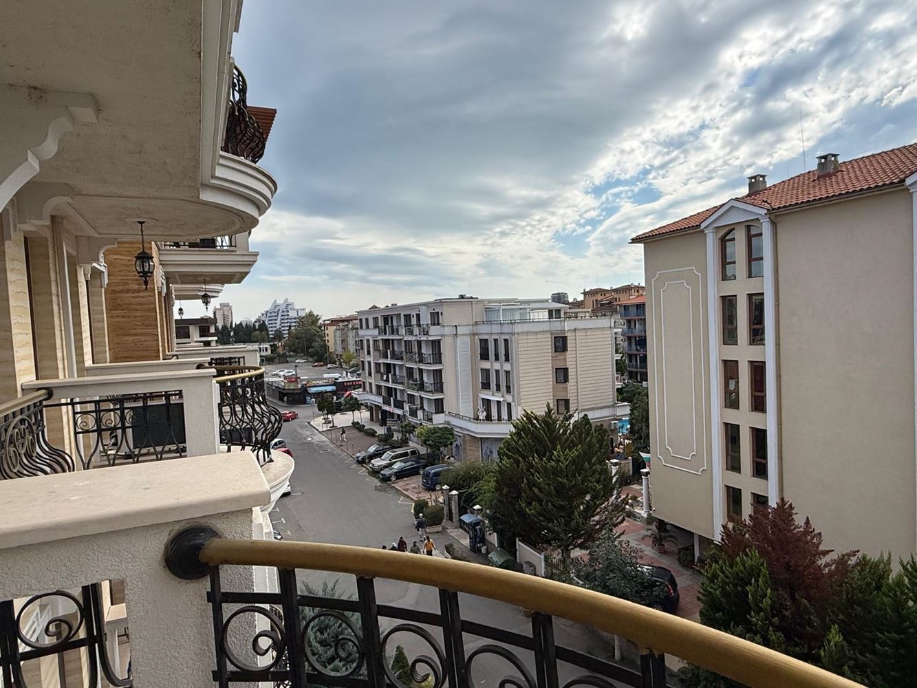 Apartament z jedną sypialnią w luksusowym kompleksie w Słonecznym Brzegu z imponującymi basenami i strefami wypoczynku