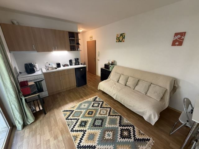 Komfort i spokój nad morzem – przestronny apartament z jedną sypialnią w Aheloy