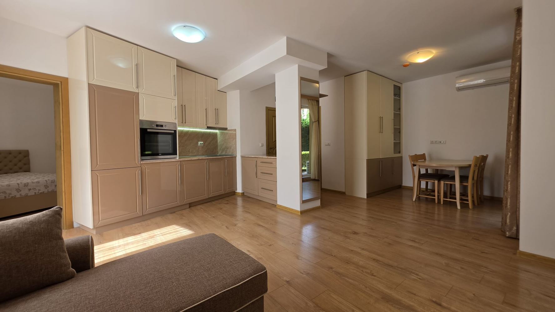 Stylowy apartament z jedną sypialnią, funkcjonalnym rozkładem, komfortem i spokojną atmosferą kurortu