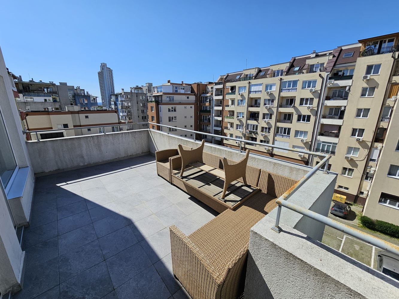 Przestronne i jasne mieszkanie z dwiema sypialniami i dwoma dużymi tarasami w Meden Rudnik – idealne dla rodziny lub jako inwestycja