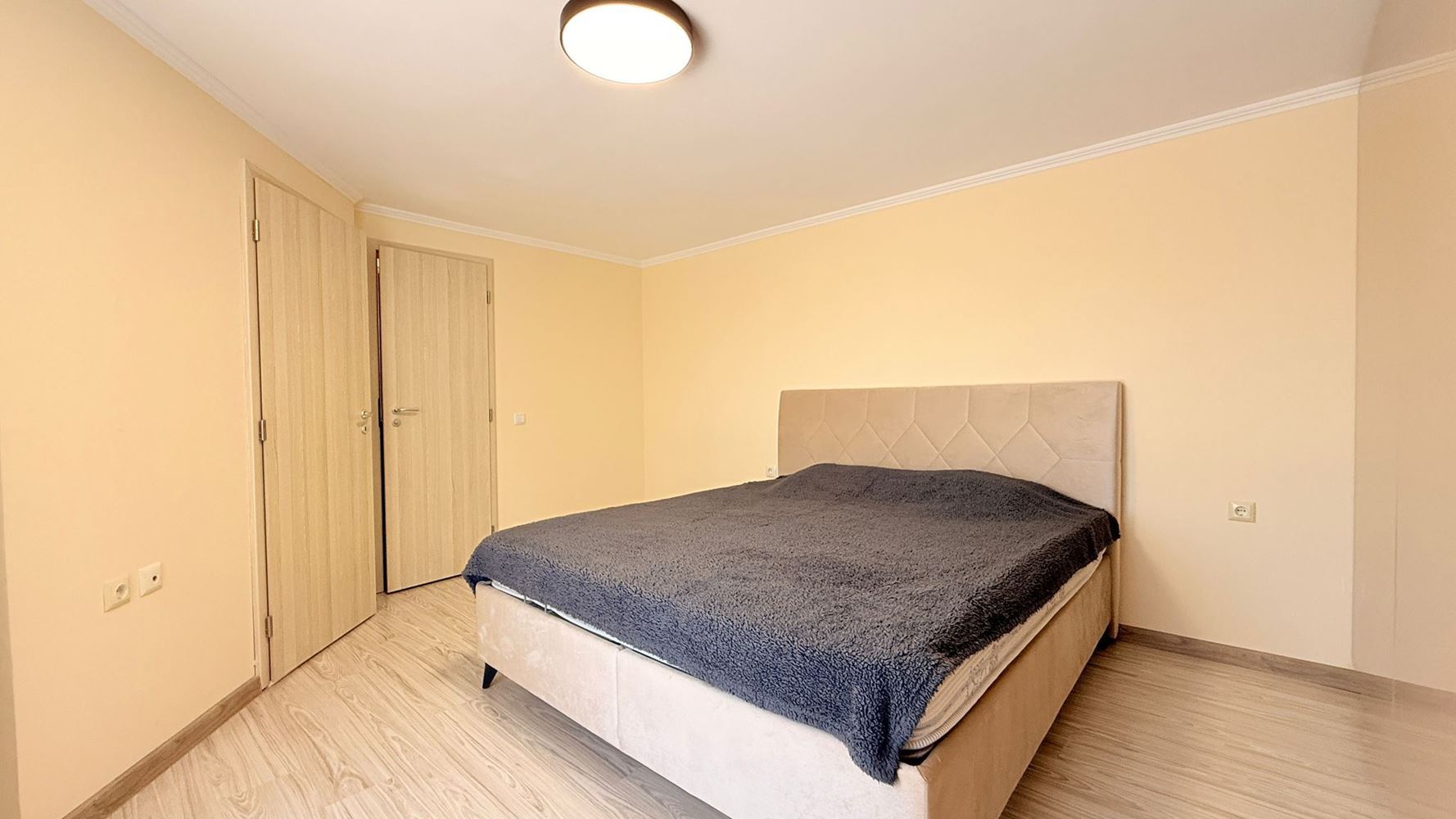 Luksusowy apartament dwupoziomowy z trzema sypialniami w sercu Słonecznego Brzegu – przestrzeń, styl i komfort na dwóch poziomach