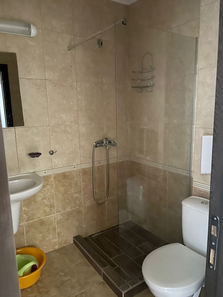 Stylowy trzypokojowy apartament na parterze z widokiem na basen – tylko 300 metrów od morza w Nesebyrze