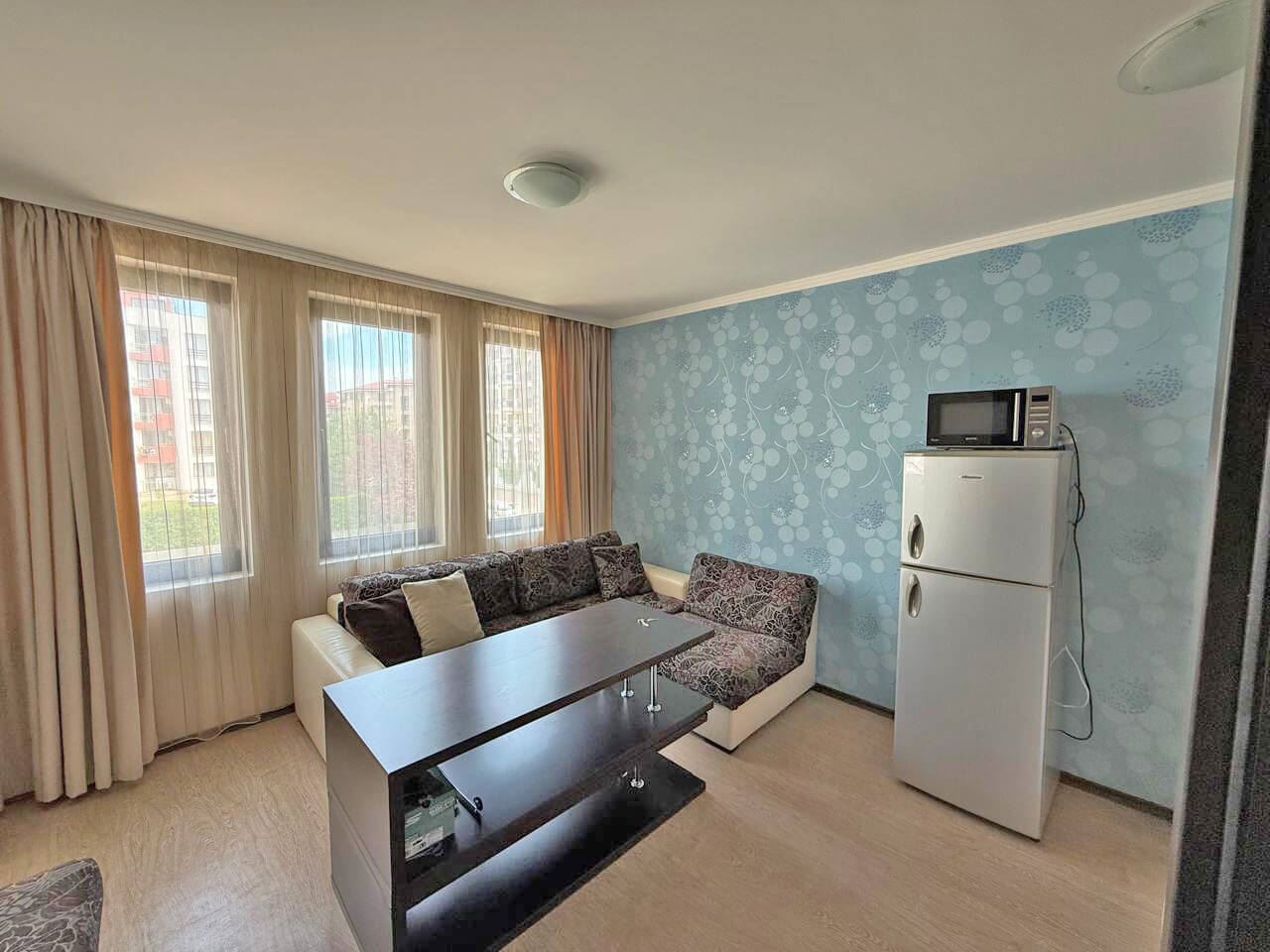 Elegancki apartament z jedną sypialnią w Świętym Własie – komfort, spokój i śródziemnomorski styl blisko morza