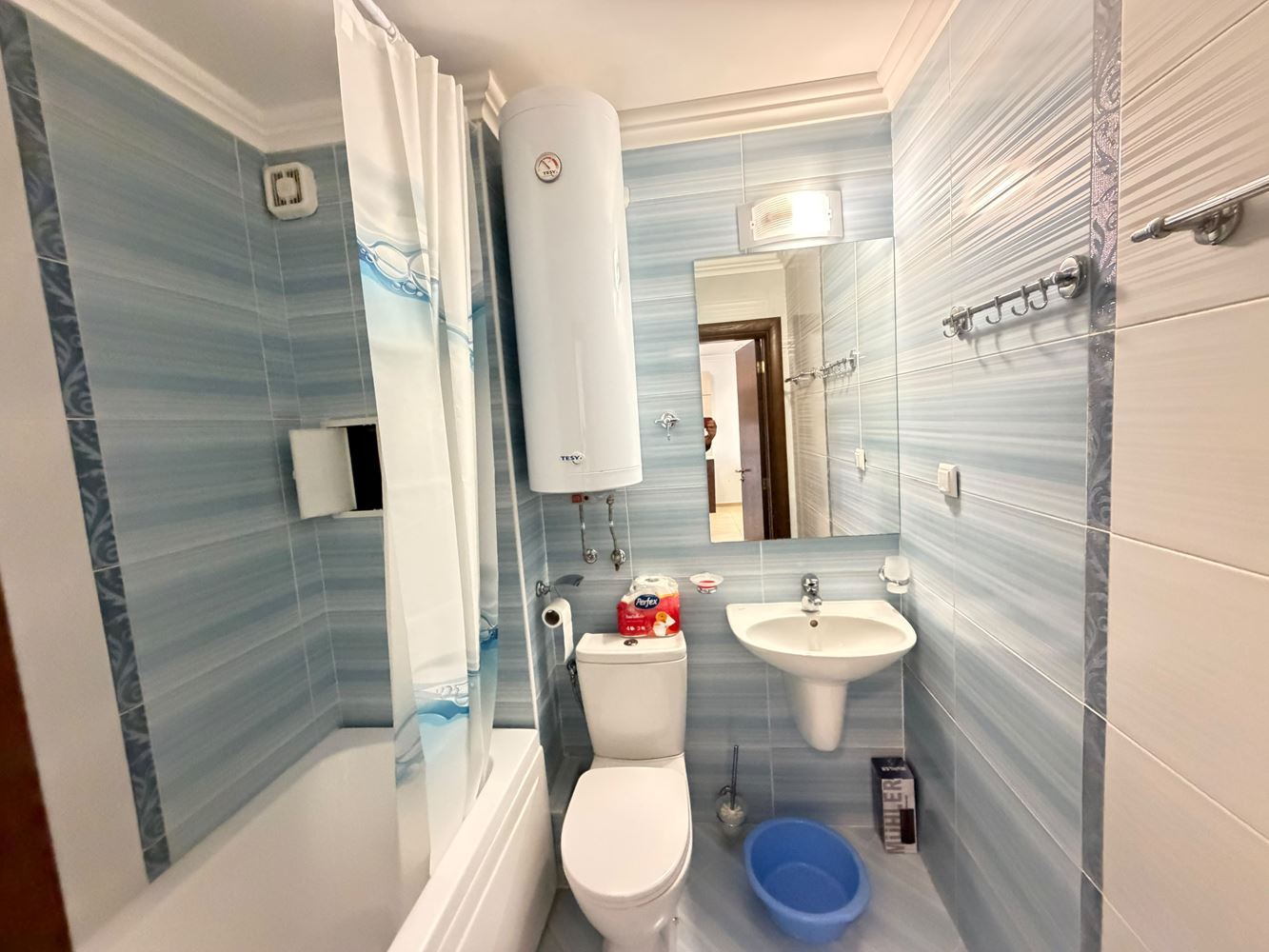 Apartament w pierwszej linii brzegowej z bezpośrednim dostępem do plaży w Sveti Vlas – prywatny ogródek przy apartamencie