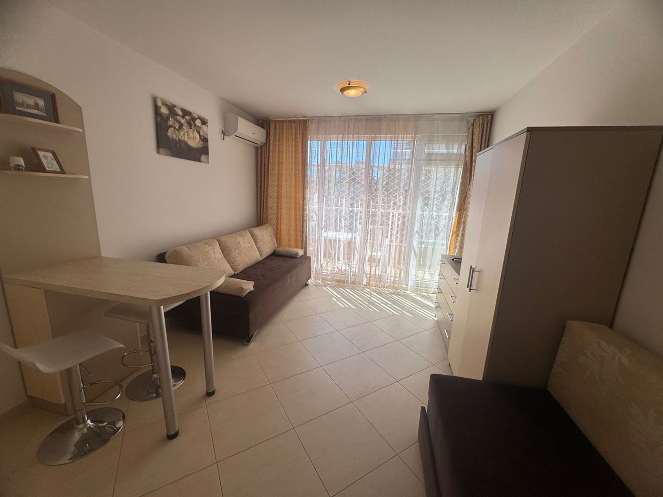 Przytulna w pełni umeblowana kawalerka 300 m od morza w Pomorie – doskonała inwestycja i nieruchomość wakacyjna