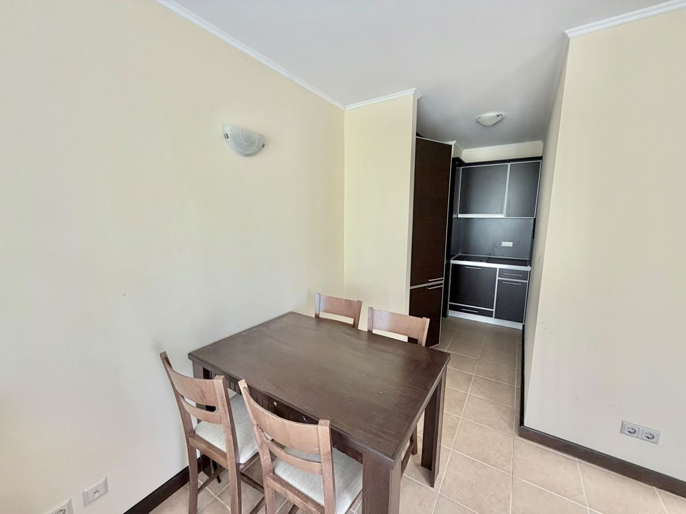 Luksusowy apartament z jedną sypialnią i widokiem na ogród przy Południowej Plaży w Pomorie