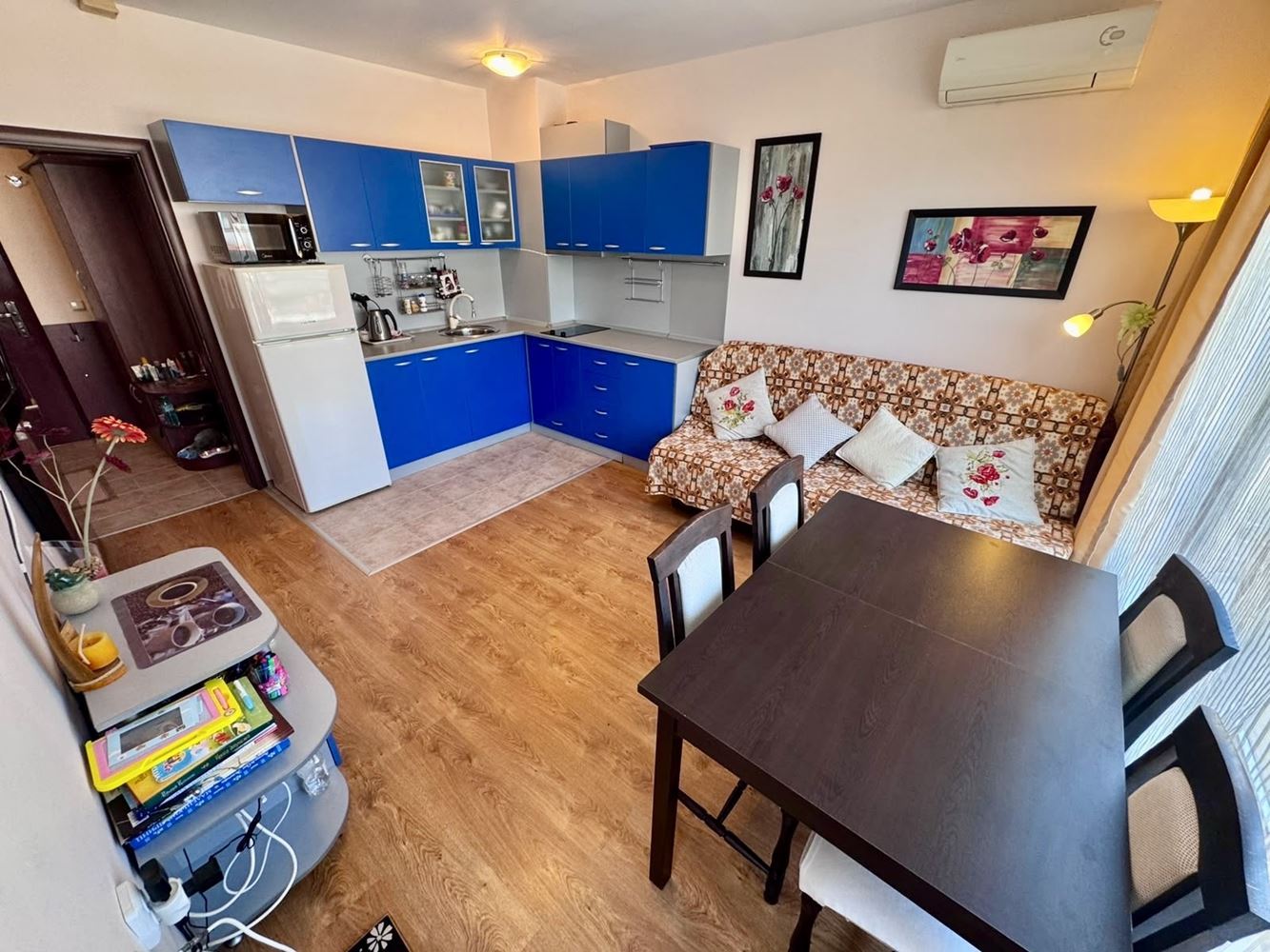 Komfortowy apartament z jedną sypialnią, przestronnym tarasem i widokiem na basen w luksusowym kompleksie w Nesebyrze