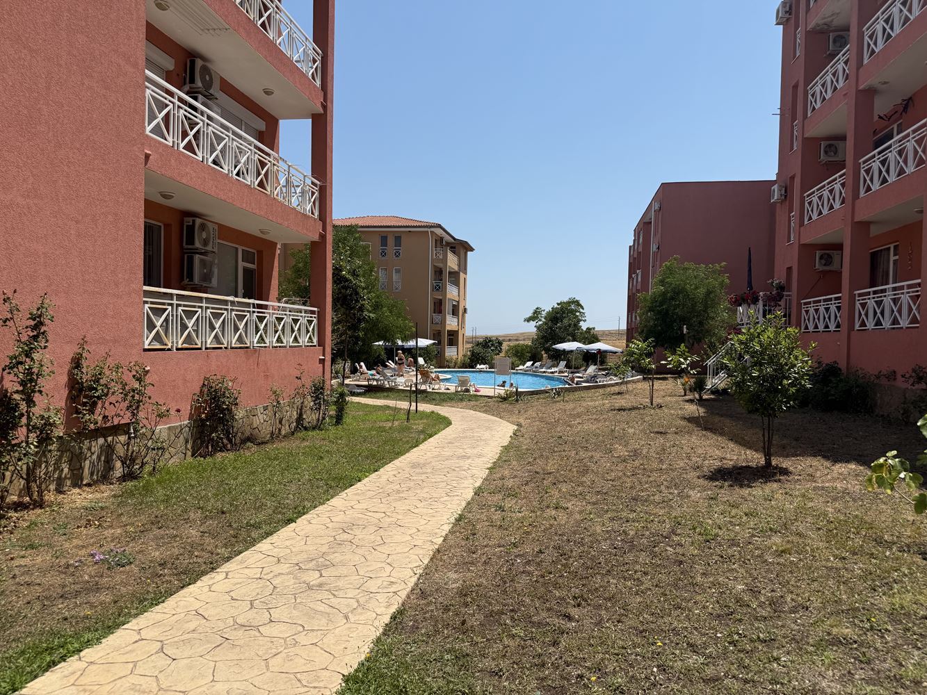 W pełni umeblowane mieszkanie z jedną sypialnią z widokiem na basen w Słonecznym Brzegu