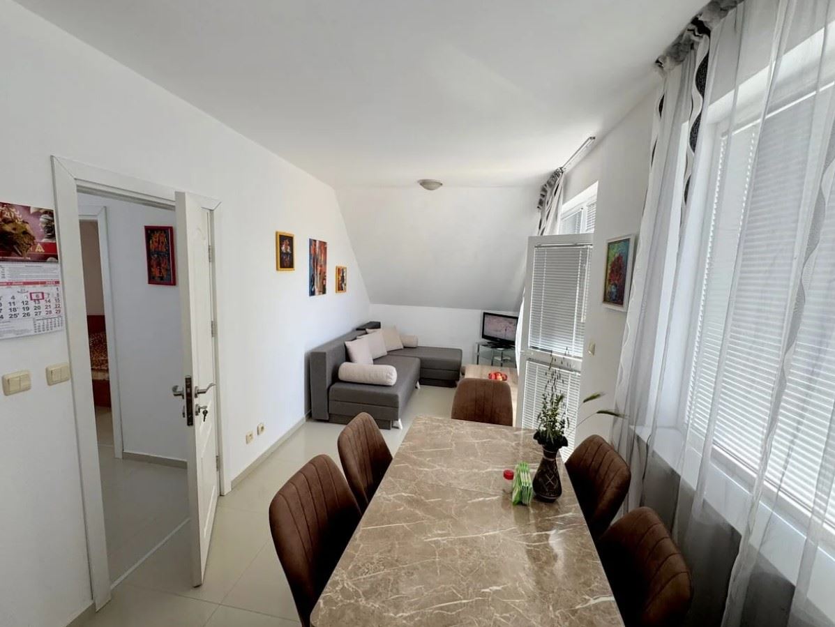 Apartament z jedną sypialnią w Rawdzie – w pełni umeblowany, w budynku mieszkalnym i 500 metrów od morza