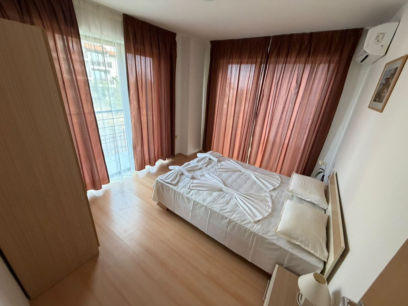 Przestronny apartament z dwiema sypialniami z widokiem na morze i góry w pięknym zamkniętym kompleksie nad morzem