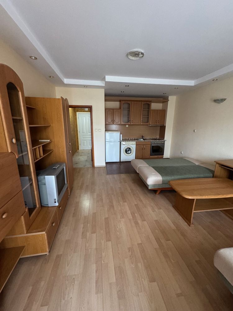 Przestronne studio z widokiem na basen w Słonecznym Brzegu – prąd na taryfie gospodarstwa domowego i doskonała infrastruktura