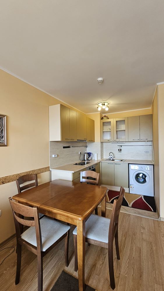 Przestronny apartament z dwiema sypialniami na pierwszej linii brzegowej z prywatną plażą w Sweti Własie