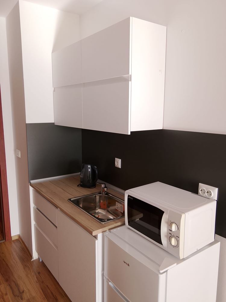 Przestronne studio z widokiem na basen w Aheloy – komfort i udogodnienia w zamkniętym kompleksie