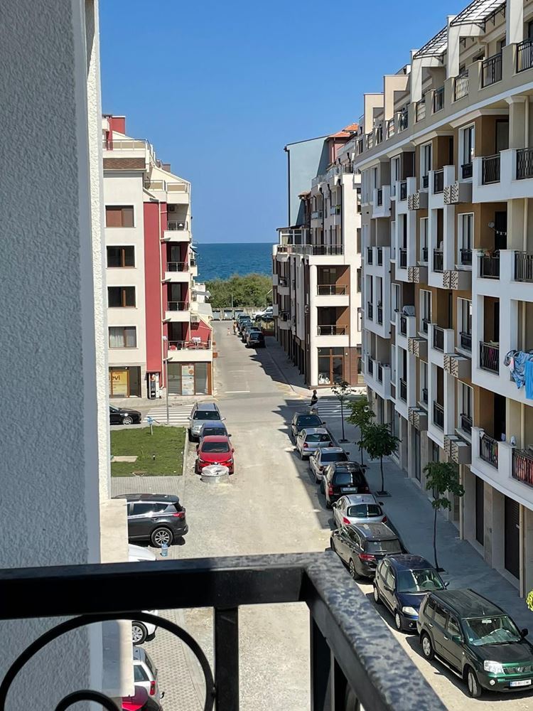 Przestronne pięciopokojowe mieszkanie z panoramą morza w Pomorie – komfort, styl i funkcjonalność dla dużej rodziny