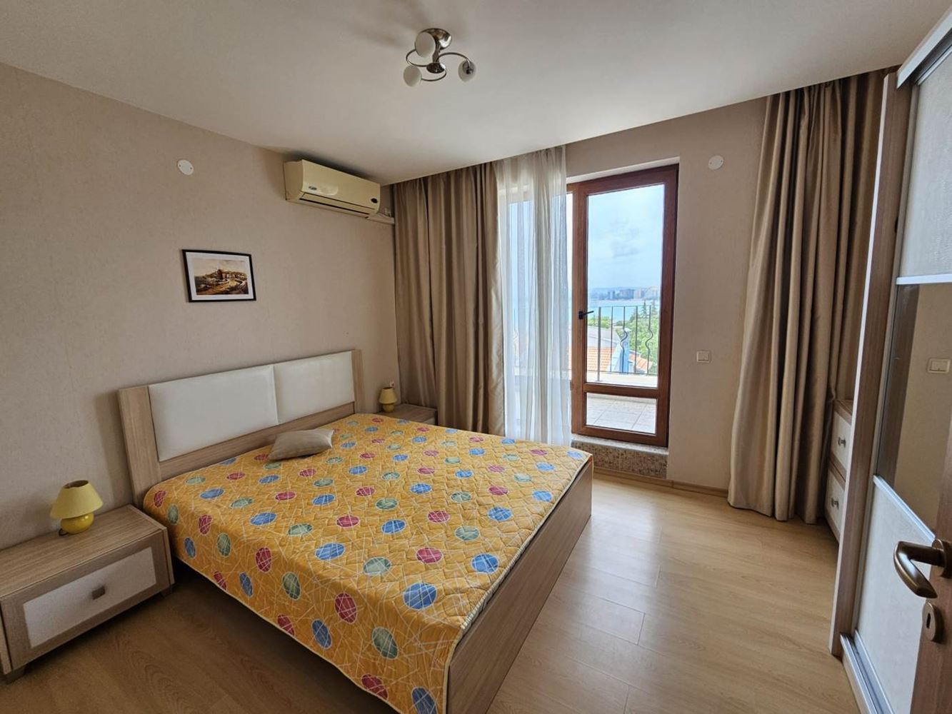 Święty Włas – apartament z trzema sypialniami z bezpośrednim panoramicznym widokiem na morze w kompleksie przy samej plaży