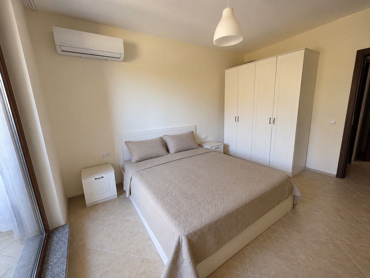 Apartament z jedną sypialnią z widokiem na basen w Sozopolu – przestronny, umeblowany i gotowy do użytkowania
