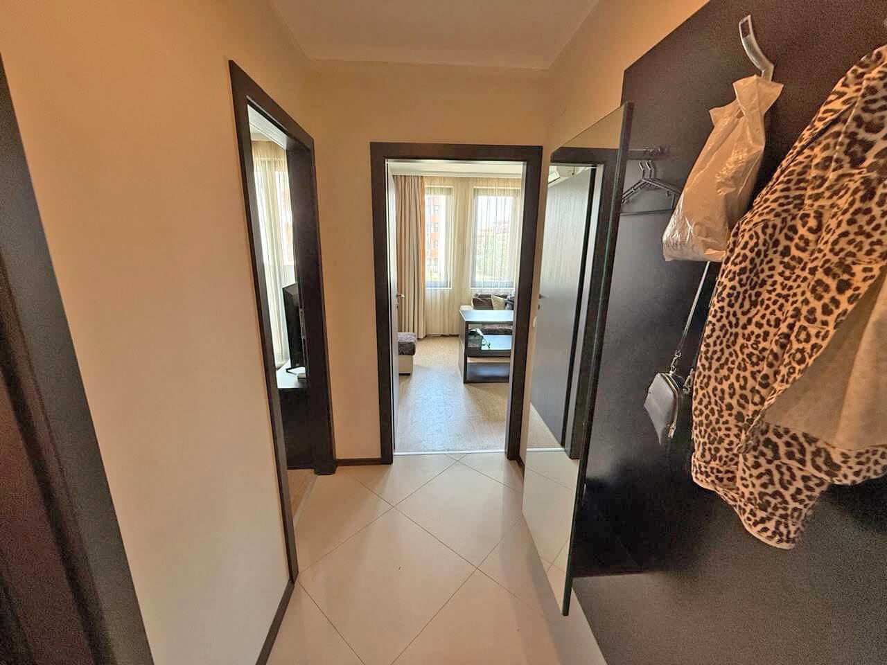 Elegancki apartament z jedną sypialnią w Świętym Własie – komfort, spokój i śródziemnomorski styl blisko morza