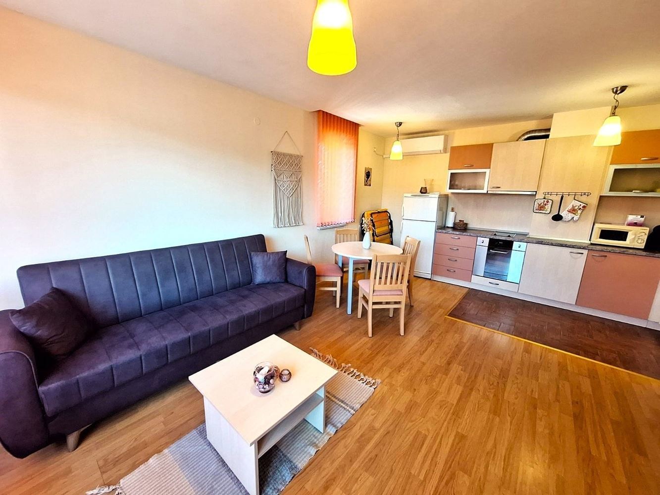 Zaledwie kilka kroków od morza – przytulny apartament z dwiema sypialniami przy wjeździe do Świętego Własu