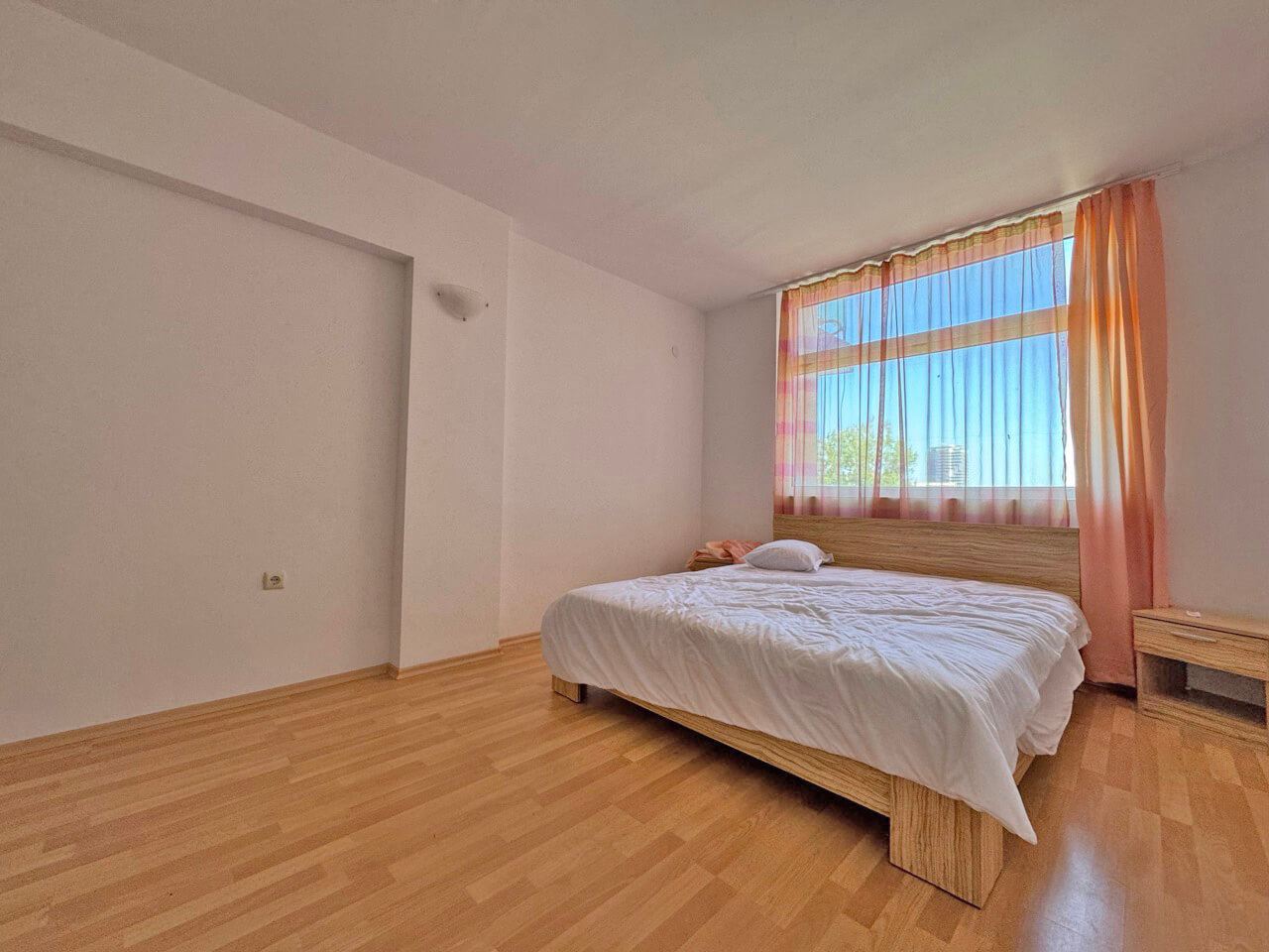 Słoneczny i przestronny apartament z jedną sypialnią i widokiem na morze w Słonecznym Brzegu