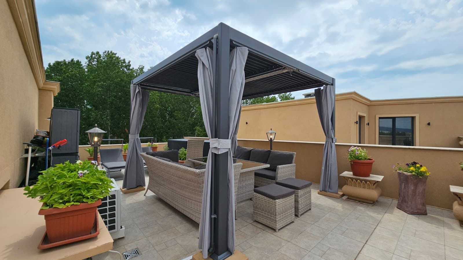 Przestronny penthouse z panoramicznym tarasem i sauną w nowoczesnym kompleksie mieszkaniowym w Słoneczny Brzeg
