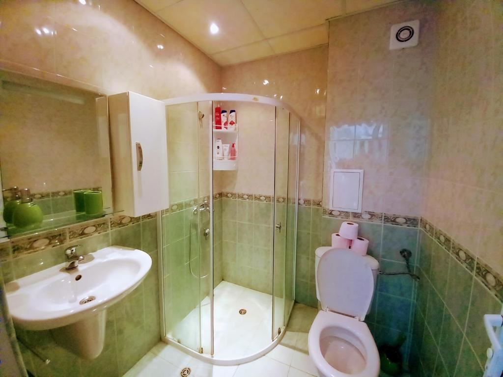 Przestronne mieszkanie z dwiema sypialniami i panoramicznym widokiem na morze w Świętym Własie – komfort, spokój i doskonała lokalizacja