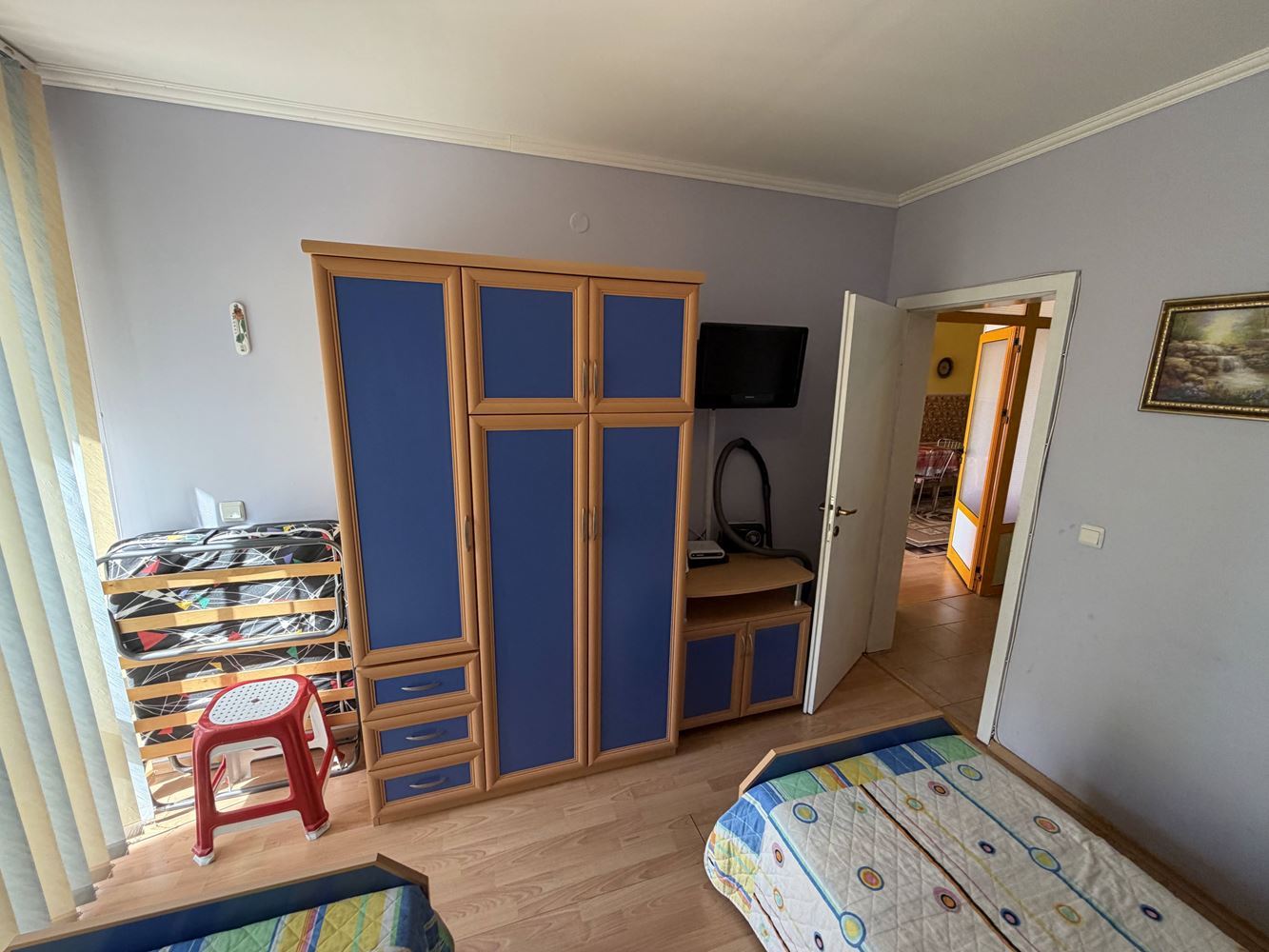 Apartament z jedną sypialnią, przestronnym tarasem i widokiem na morze w Sveti Vlas – 300 metrów od plaży