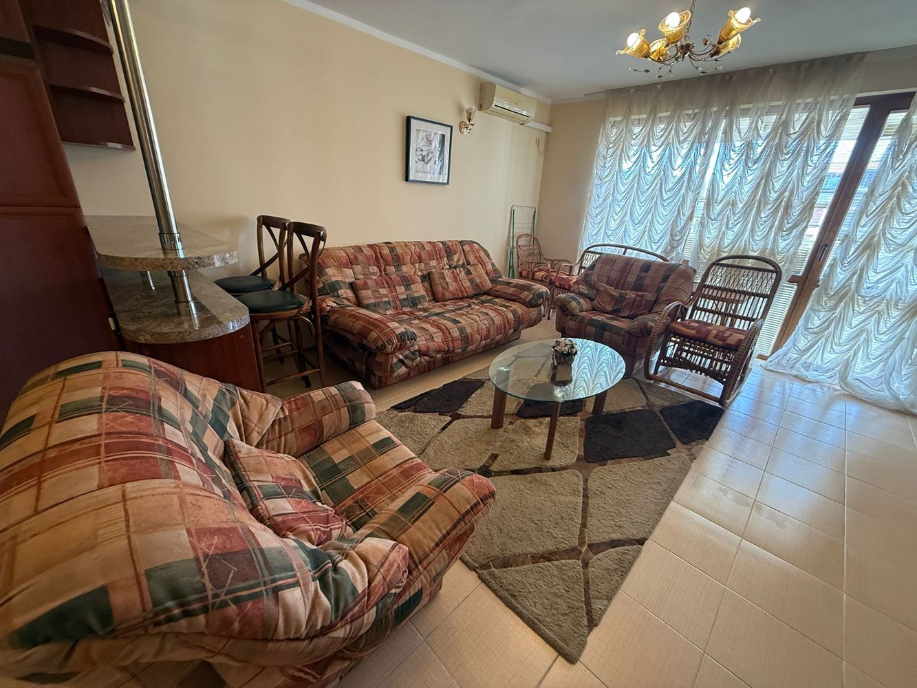 Przestronne dwupokojowe mieszkanie w Słonecznym Brzegu – komfort, natura i niska opłata eksploatacyjna