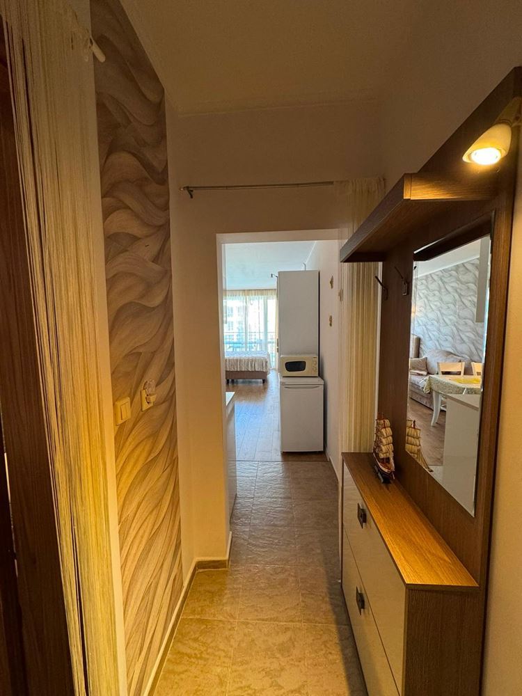 Piękne studio w pierwszej linii brzegowej w Pomorie z widokiem na morze – przytulność, komfort i prestiżowa lokalizacja