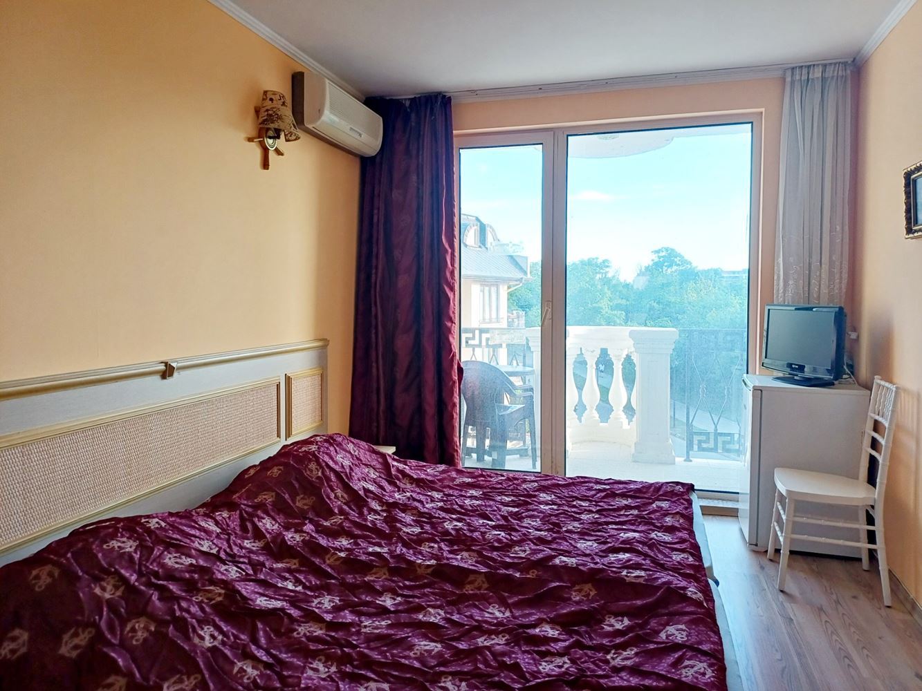Elegancki apartament z jedną sypialnią 100 metrów od plaży w prestiżowym kompleksie w Słonecznym Brzegu