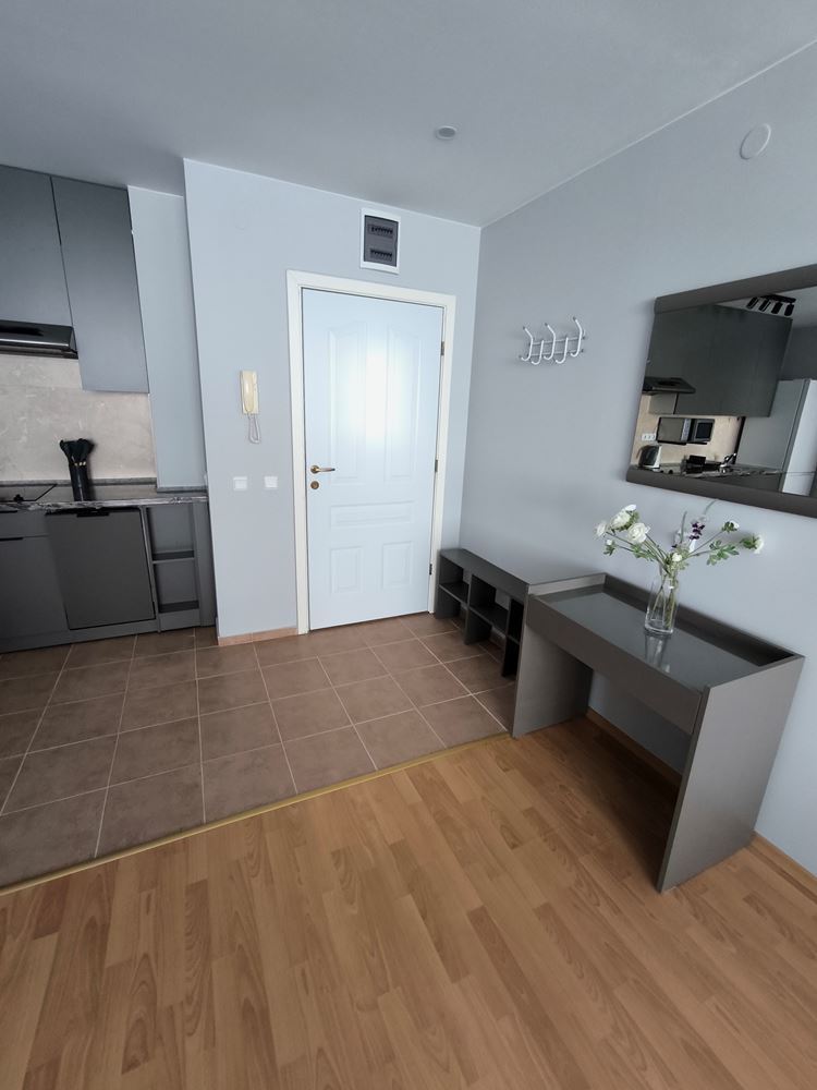 Luksusowy apartament z jedną sypialnią w pierwszej linii brzegowej w Świętym Własie