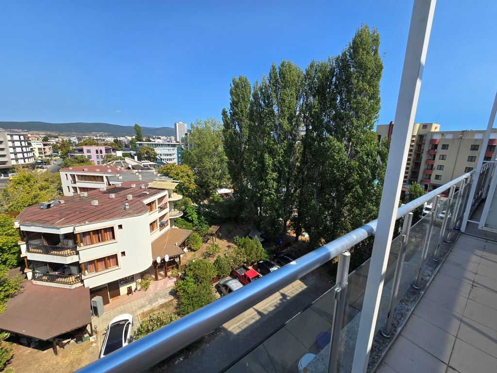 Przestronny apartament trzypokojowy z doskonałą lokalizacją i blisko morza