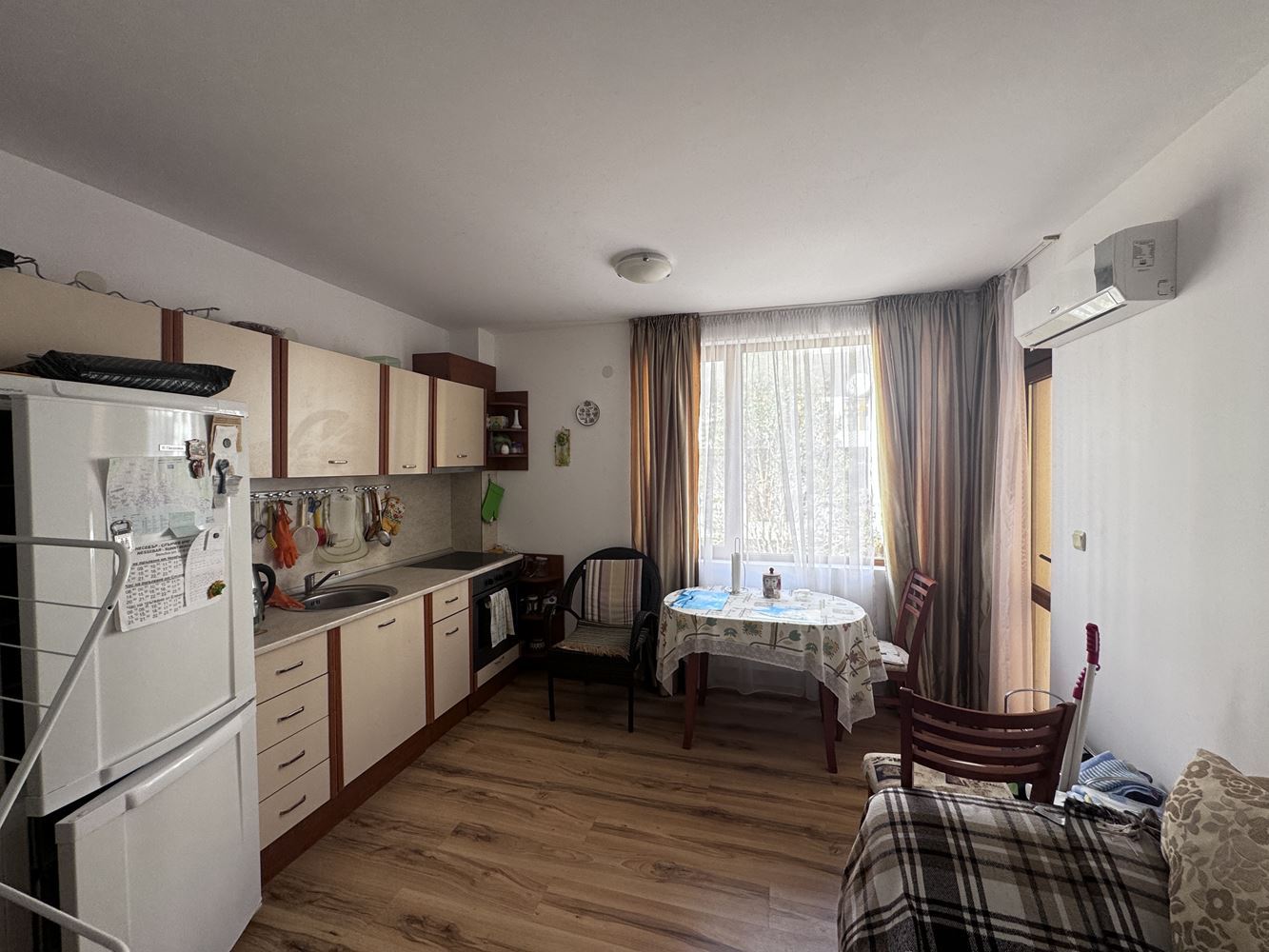 Mieszkanie dwupokojowe (z jedną sypialnią) z bezpośrednim dostępem do basenu w kompleksie „Viktorio“, Sveti Vlas – komfort i wakacyjny klimat