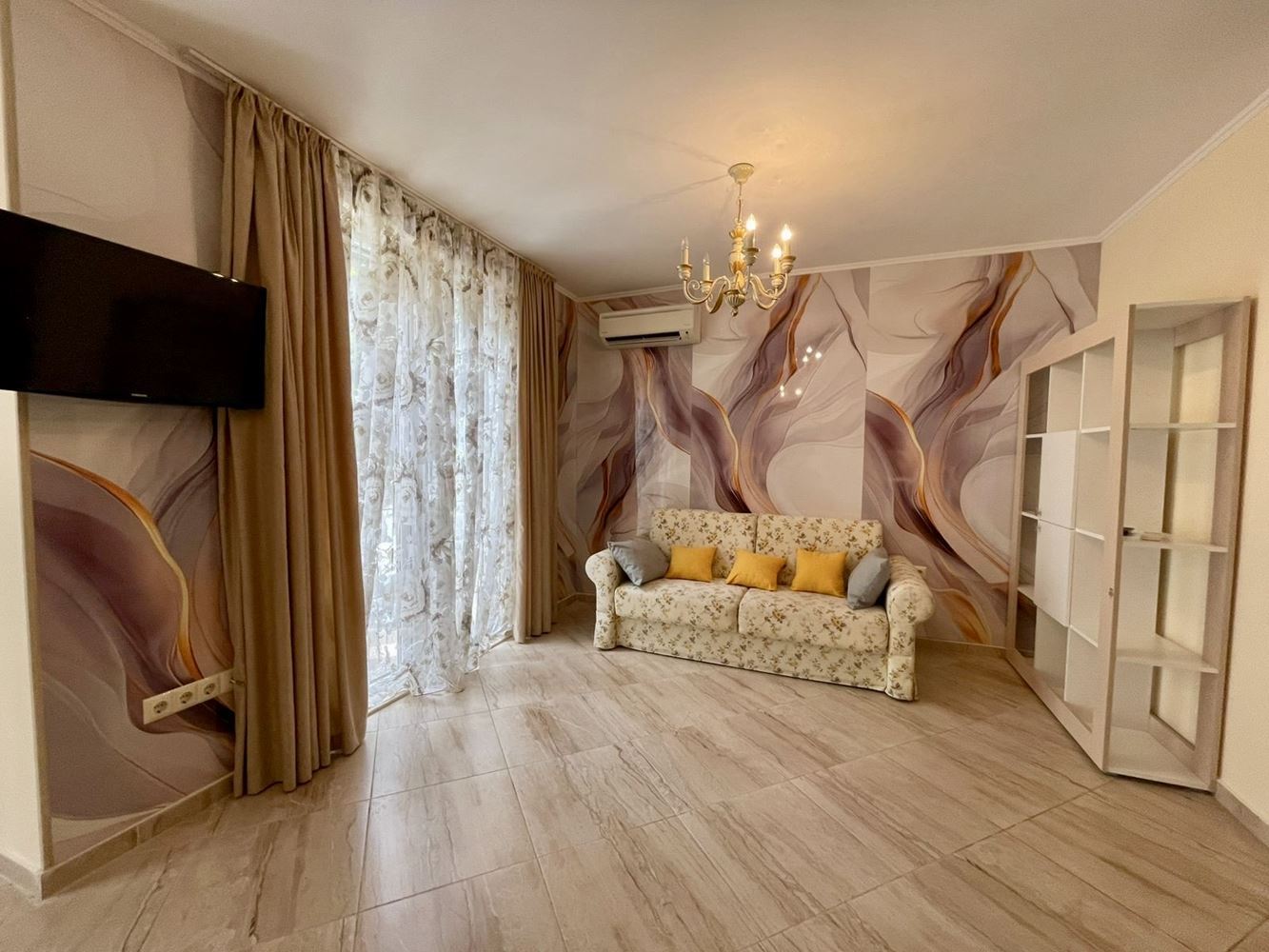 Luksusowy maisonette z ogrodem w elitarnym kompleksie – komfort i relaks blisko morza