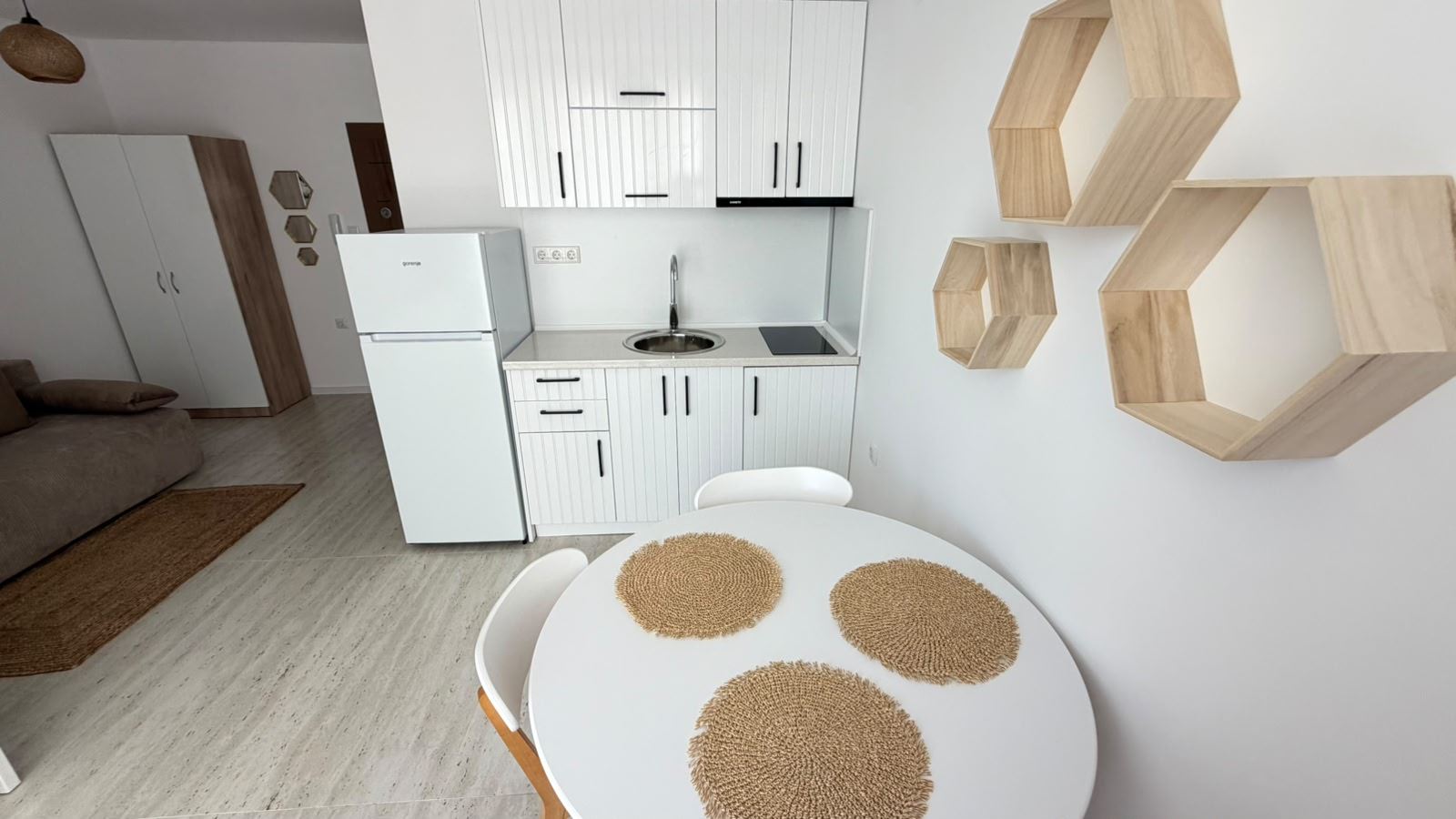 Piękne, przestronne studio z widokiem na morze, 100 m od plaży w Świętym Własie